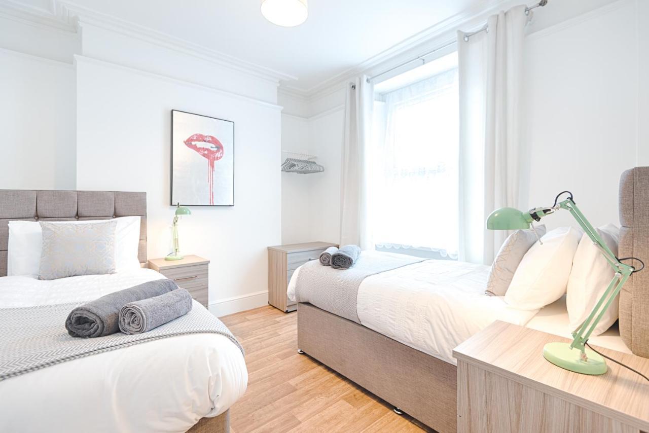 Large Green Garden, 4 Bedrooms, Sleeps 8 Swansea Exterior photo